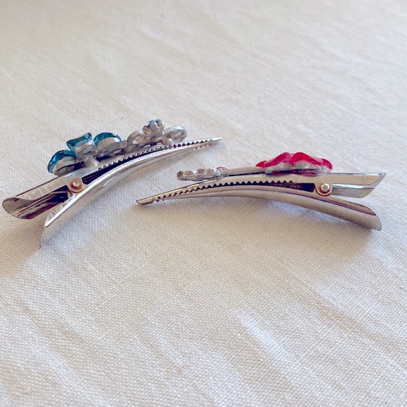 Set of 2 small hair clips. Rhinestone, floral design. - Picture 4 of 4